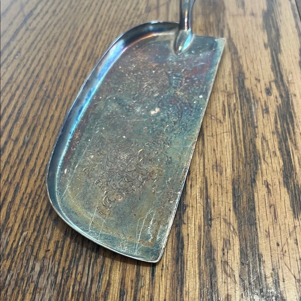 Vintage Silver and Cream crumb scraper